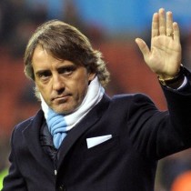 Roberto-Mancini-waves-to-fans